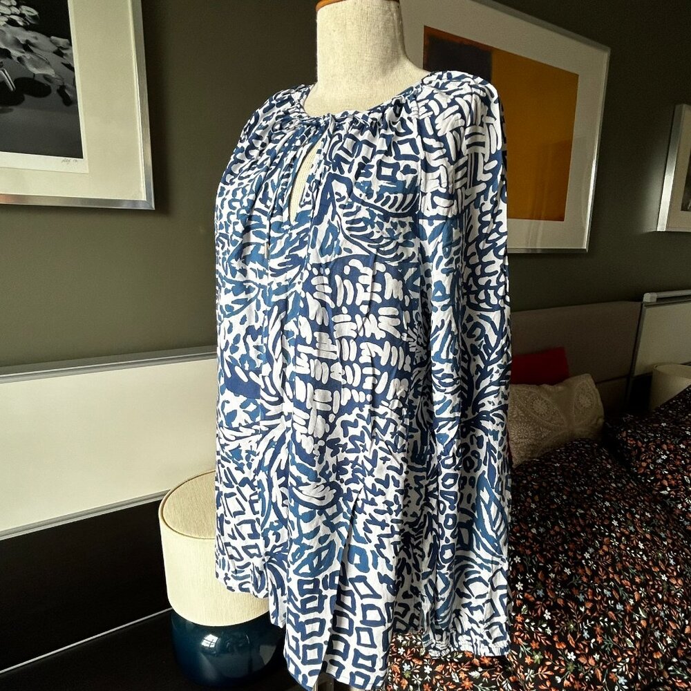 - Lilly Pulitzer Willa Top Flowy Blue & White Keyhole Neck Strings LARGE - P2321 - Picture 8 of 9